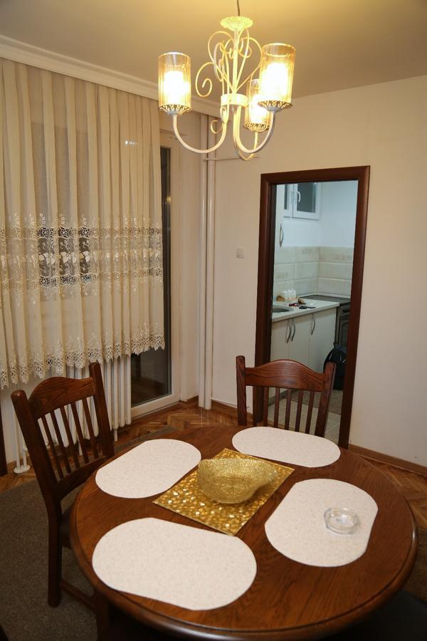 Comfort Inn Apartment โนวีปาซาร์ ภายนอก รูปภาพ